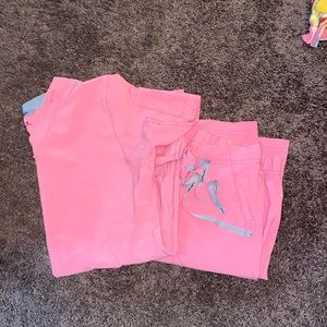 Carhartt Women’s Cross-Flex scrubs